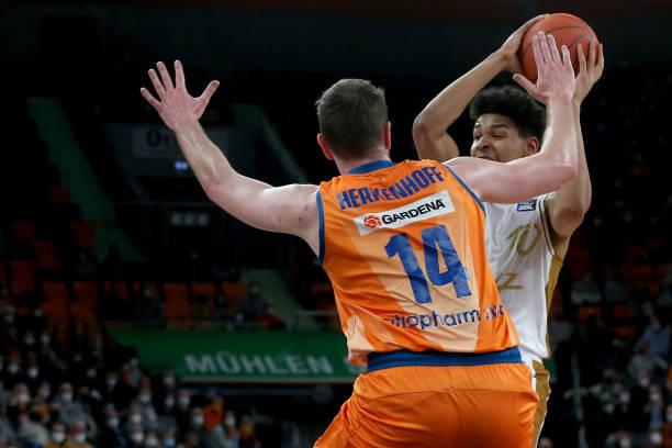 基依然坚定 基依然坚定